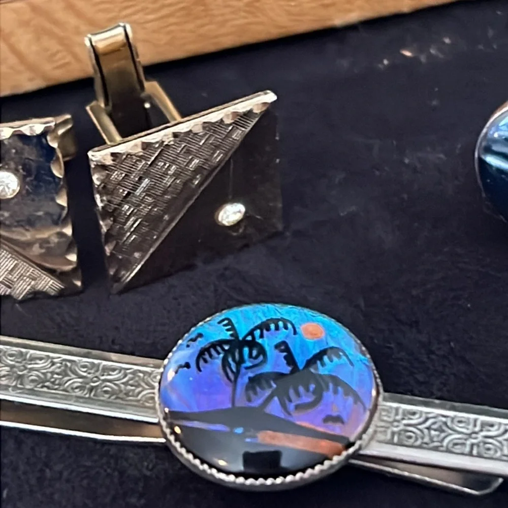 Lot Anson country club unmarked cufflinks & tie clips